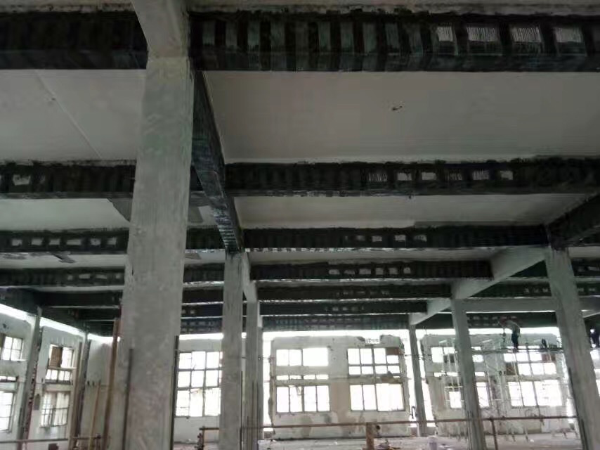 相比新建建筑，用碳纤维布为旧建筑加固更具优势